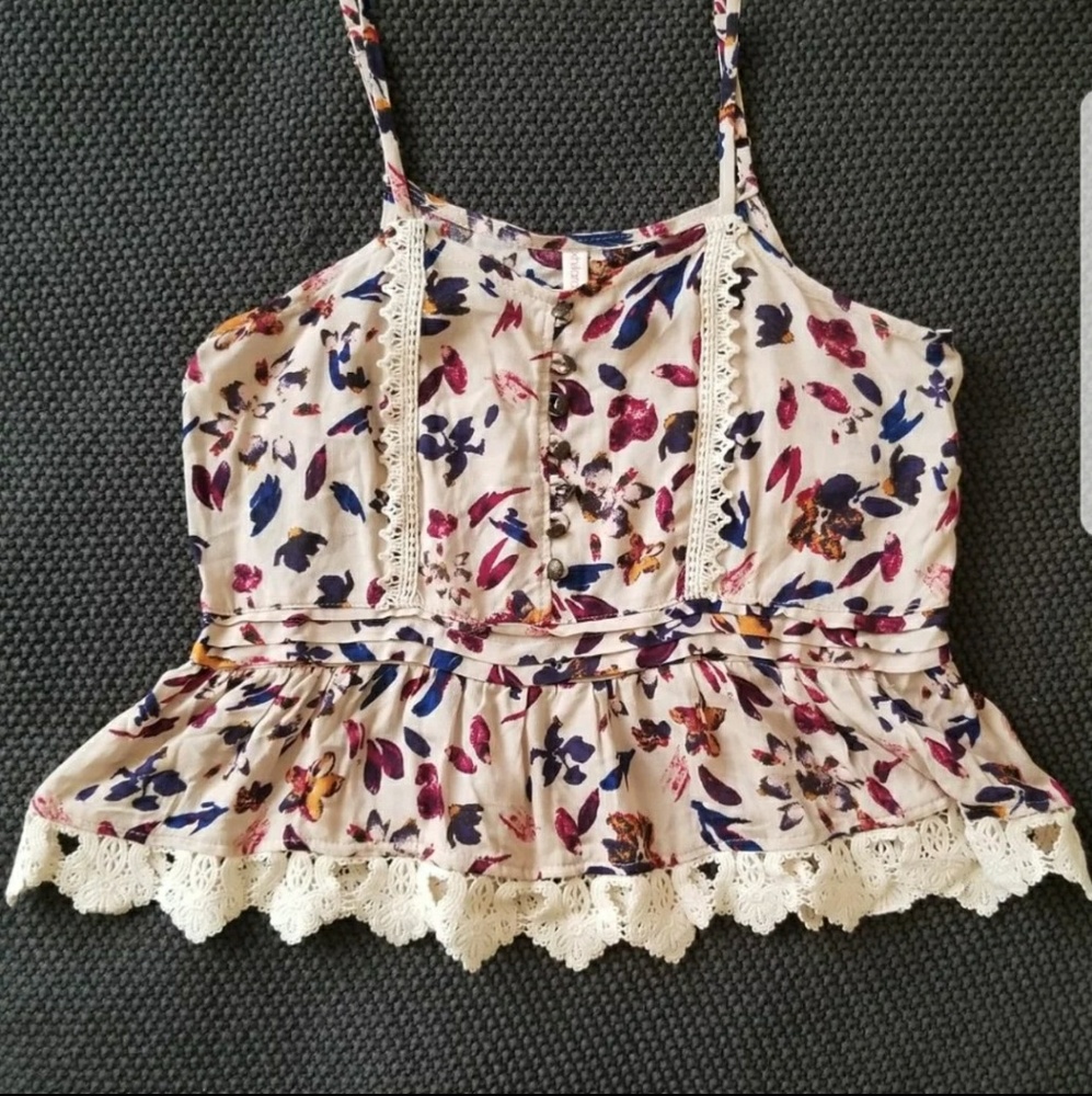 Flower Peteled Peplum Tank.